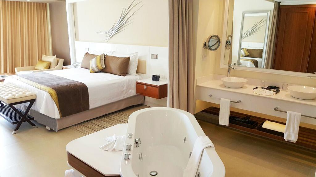 Luxury Penthouse One Bedroom Suite Ocean View Terrace Jacuzzi Diamond Club